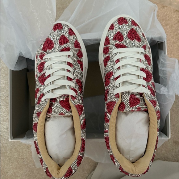 NEW IN BOX. Betsey Johnson Women's Sidny Sneaker, Heart, Size 9. - Picture 5 of 6